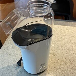 Dash air pop Popcorn Maker